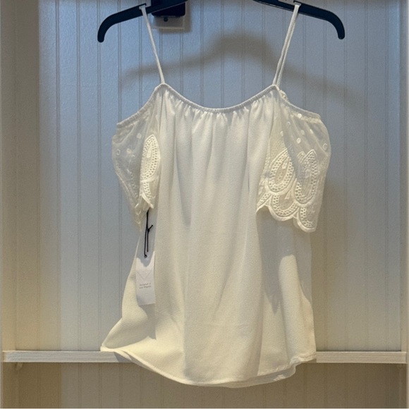 Active USA White Off-Shoulder Lace Sleeve Blouse – Size M – NWT - Picture 3 of 7